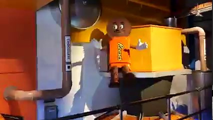 The journey from cocoa bean to HERSHEY'S Bar, with singing cows and a free sample at the end. 😍 We swear, this ride never gets old. Sneak preview: http://spr.ly/6182MqV3E #NationalChocolateDay 🍫 | Hershey's Chocolate World