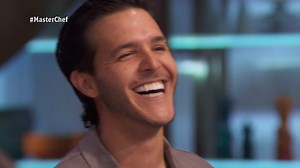 Chema llega con un nuevo look que no pasa desapercibido: él mismo lo define como “macarrilla hortera” al más puro estilo C. Tangana. | MasterChef España