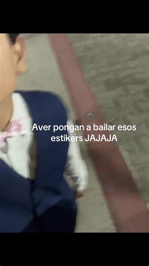 Video de ️ (@_andres_xd...._) relacionado con “dancing fox sticker”