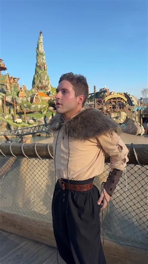 The village eats and we don’t mean food 🤭😜 #howtotrainyourdragon #epicuniverse #universalstudios #orlando #httyd @Granty @ellen
