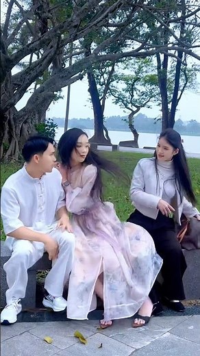 An Awkward Move 😬 #HeartofKindness #kindness #respect #action #help