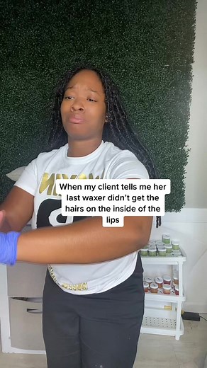 How are they not snatching your clean? Yes it’s normal to have hairs growing on the insides of the lips. These chain companies have a strict 15 min rule and it’s irritating. #fyp #estheticiantok #estheticanlife #waxersoftiktok #lashtechlife #viralmoment #smallbusinessowner #bodywaxinglondon