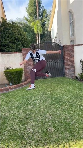 Day 1 of 5 of eclipse with random objects. Drop your suggestions in the comments #sirdominator