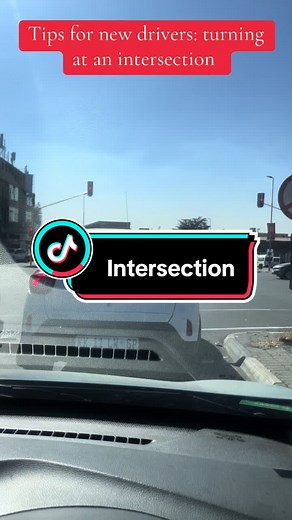 Tips for New Drivers: Mastering Intersections