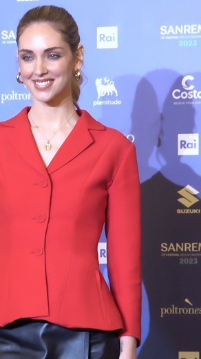 Tantissimi fan hanno accolto Chiara Ferragni, Amadeus e Gianni Morandi a Sanremo prima e dopo la conferenza stampa di stamattina. ♥️ #sanremo73 #chimagazineit | Chi Magazine