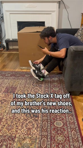this mans didn’t want to take off the Stock X tag from his new sneakers.. #fypシ #fypsounds #sneakerhead #sneakertok #stockx