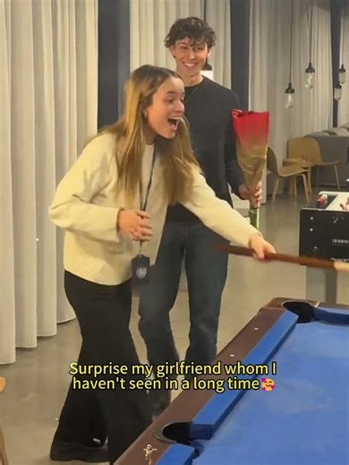 Surprise my girlfriend whom I haven't seen in a long time.🥰#surprise #love #family#girlfriend