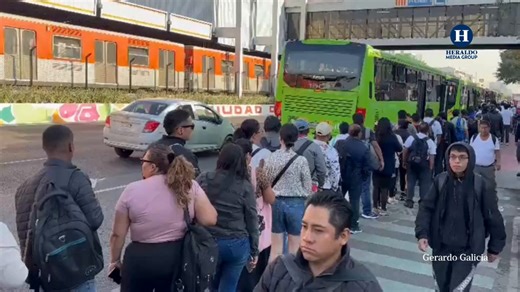 🚨¡Atención, usuarios! Ya opera el servicio provisional en Línea 2 del Metro por obras de mejora este fin de semanaEl servicio operará en dos circuitos:🔹 De Taxqueña a Xola🔹 De Pino Suárez a Cuatro Caminos🚧 Estas maniobras han provocado largas filas desde las primeras horas del día, especialmente en el tramo afectado, por lo que se recomienda salir con anticipación y tomar precauciones.