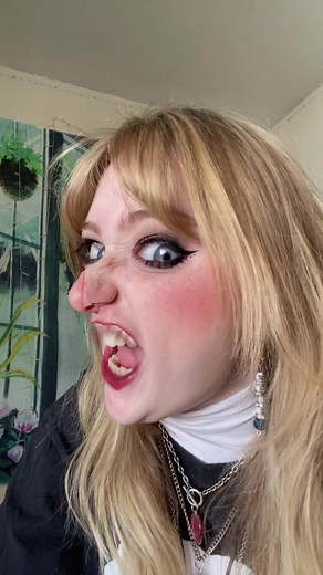 Gluttonous Titan Reaction: A Unique Frame Analysis