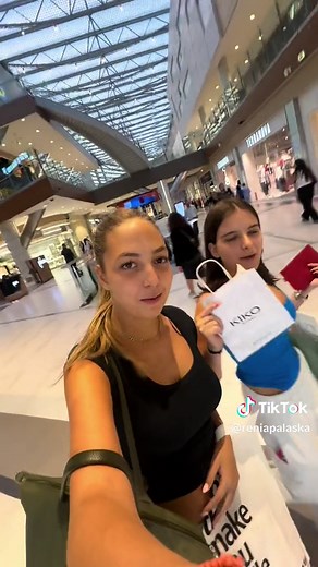 come shopping with usss #foryoupage #shopping @eleanakap