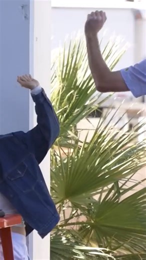 Giving Strangers $500 High Fives.. #fyp #dreams #challenge #happywifehappylife #pranks #cars #lamborghini #Panks #winners #family | Big Prank