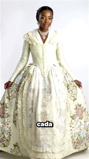 El traje de fallera más elegante que verás hoy