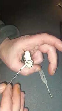 laidlaw euro lock raked two ways #locksport #lockpicking #shacklemen