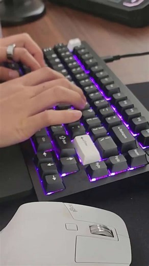 I upgraded the Keychron Q1 Pro and completed a custom acrylic Alice keyboard.