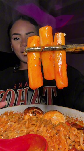 Buldak noodles Mukbangs . . . . . . . . . #asmrfood#bigbites#foodie#yummy#messy big back messy Mukbangs chilli cheese dogs lasagne pasta chipotle burgers buldak samyang carbonara ramen noodles burger whopper McDonald’s Taco Bell chipotle creamy pasta dessert pastries fruit cookies brownies dessert cake.