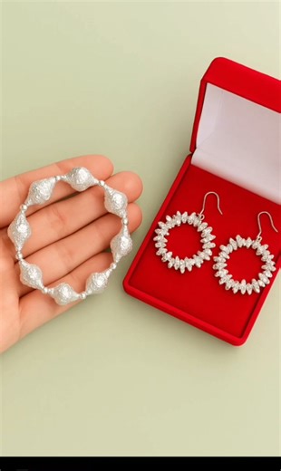 Elegant Diy Silver Foil Bracelet and Earrings #diy #jewellery #bracelet #foil #craft
