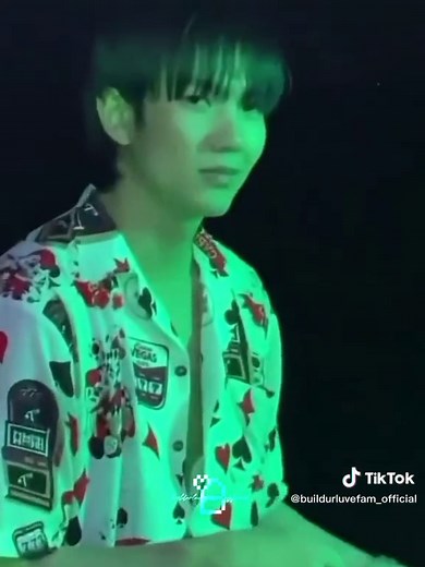 That's how he would look when he was with 👽, it can literally be seen on his face that he wasn't comfortable or having fun. The moment when Build will be free for ever is coming soon! ✊🏼💙✨ #justiceforbuild #teambuild #บิวจักรพันธ์พุทธา #beyourluve #foryou #jakapanputtha #withbuilduntiltheend #alwayswithbuild #buildurluve #biubiu舞 #buildjakapan