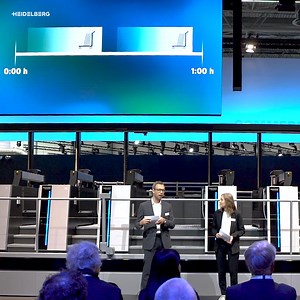 🌟 Discover our fully automatic printing plate logistics solution! It reduces operator workload and ensures higher process reliability by automatically handling plates. Enjoy consistent high productivity and fewer scratches on your plates. A game-changer for the printing industry! ▶️ https://fcld.ly/speedmaster_xl106_platetounit_fb #PlateToUnit #Speedmaster #PeakPerformanceClass | Heidelberg