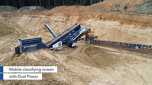 Screening of high-grade quartz sand with the mobile screening plant MOBISCREEN MSC 702i EVO with Dual Power from Kleemann: Since March 2023, a MOBISCREEN MSC 702i EVO with Dual Power is at work in a quartz sand pit near Sigmaringen, Germany. Its strengths: an effective solution and climate-friendly operation. On the one hand, it has a very wide, large screening surface that can deliver a very high output. On the other hand, Kleemann provides an option for all-electric operation of the plant – a 