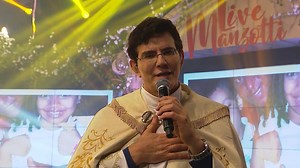 379K views · 10K reactions | Hoje quero agradecer todos que doaram durante a LIVE do Dia dos Pais. Desejo muita prosperidade em sua vida. Muitas bênçãos pela sua generosidade. Nós nos esforçamos pra levar a alegria neste tempo de pandemia e tirar um sorriso do seu rosto. E fazemos com muito amor, viu? | Padre Reginaldo Manzotti | Facebook