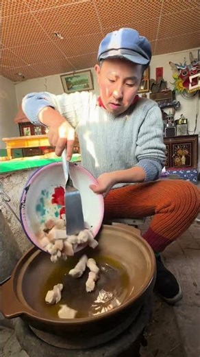 彪子改善伙食了，吃红烧肉#food #cooking #手工制作 #shorts