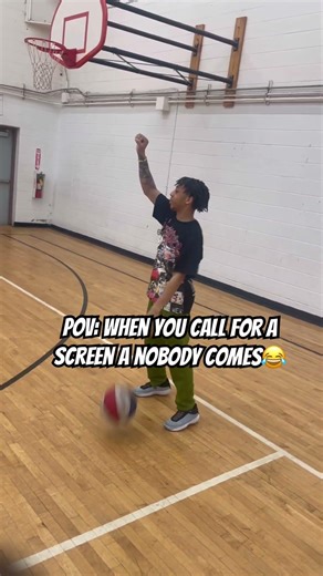 When Nobody Sets The Screen😂 #basketball #shortsviral #trending #funny #relatable #shorts #laugh