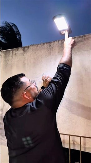 ￼Luminária Pública Luz Solar Externo 108 LEDS Controle Remoto Sensor De Movimento Ajustável