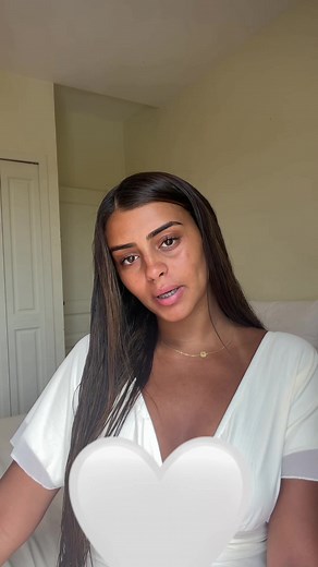 Maquillage d'été naturel pour peau bronzée