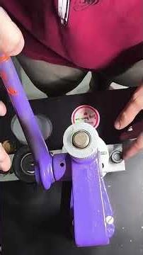 Como é feita a produção de bottons na máquina semi automática