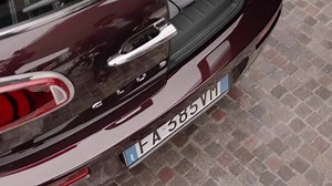 Avec ses 360 litres et sa technologie Easy Opener, découvrez sans doute le coffre le plus pratique au monde. #TheNewMINIClubman | MINI