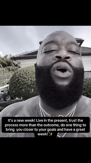 Happy Monday ✨ | EB Turn