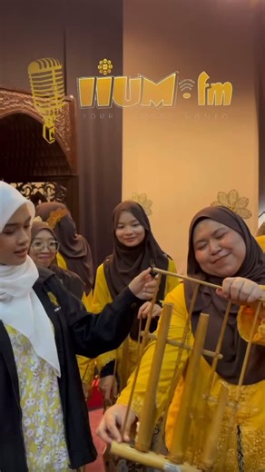 Guess what made the crowd groove at Citra Open Day 2025? 😉✨ Yup, our Angklung performance! Who would’ve thoight that bamboo can make such a beautiful noise? #CitraOpenDay2025 #angklung #malampentaslarasuka #iiumfm #yourcampusradio Nak versi lagi santai atau ada gaya lawak sikit pun boleh adjust! | IIUM.fm - Your Campus Radio