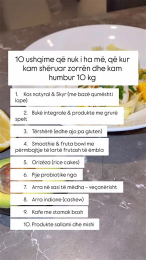 Marigona ✨ | HUMBJE PESH | -20kg | DETOX 🇩🇪🇦🇱 on Instagram: "10 ushqime që nuk i ha më, që kur kam shëruar zorrën dhe kam humbur 10 kg ⬇️ 1. Kos natyral & Skyr (me bazë qumështi lope) – Laktoza & kazeina mund të irritojnë mukozën e zorrëve dhe të nxisin inflamacione të heshtura. 2. Bukë integrale & produkte me grurë spelt – Gluteni & ATI-të aktivizojnë sistemin imunitar në zorrë dhe e stresojnë mukozën e saj. 3. Tërshërë (edhe ajo pa gluten) – Fermenton fort, ndikon shpesh në sheqerin në gja