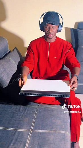 🔥 ALIENWARE M17 R2 – GAMING PREMIUM | PUISSANCE EXTRÊME 🔥💻 ✨ La machine ultime pour les vrais gamers et créateurs exigeants. 🚀 Processeur : Intel Core i7-9750H ⚡ 6 Cœurs / 12 Threads 🔥 Turbo jusqu’à 4.5 GHz 🎮 Carte graphique : NVIDIA RTX 2070 Max-Q – 8 Go dédiés ✔️ Jeux AAA en Ultra ✔️ Montage vidéo 4K ✔️ Design 3D & Streaming professionnel 🧠 Mémoire : 16 Go RAM DDR4 – Fluidité maximale 💾 Stockage : 512 Go SSD NVMe – Ultra rapide ⚡ 🖥️ Écran : 17.3” Full HD 🎯 Grand format – immersion to