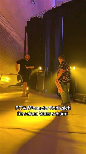 Was macht der da RUMBOMBE ? Sterni.backstage #backstage #rumbombe #eliahsternhardt