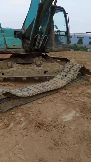 Exploring Heavy Machinery: Large Blue Excavator in Action