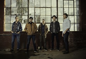 The Infamous Stringdusters Preview Rise Sun With "Truth And Love"