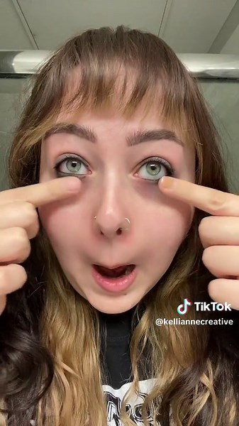 How to Achieve a Smudgy Smokey Eye Look