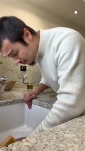 Vous pouvez savoirs comment la bonde de fond de l’évier de votre cuisine est super sale 😵 #evier #nettoyage #menage #astuce