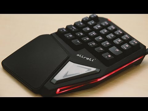 UN CLAVIER GAMER UNE MAIN ORIGINAL