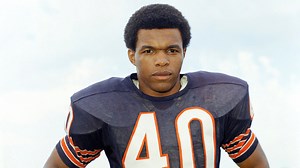 Gale Sayers, Bears Hall of Fame Running Back, Dies at 77
