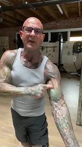 🤦‍♂️ Crowded gym? ✅ DB Concentration Curl Alternative ✅ GET BIGGER BICEPS 💪 👉 http://jimstoppani.com/f/opp?Curlalternative | Dr. Jim Stoppani