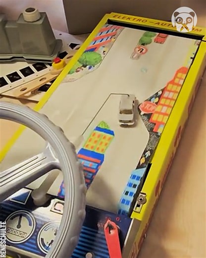 Extraordinary retro car game Partner: reneschulte IG: https://www.instagram.com/schulte.rene/ TT: https://www.tiktok.com/@reneschulte | Bored Panda Art