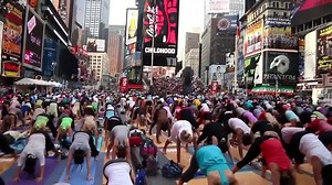 AWAKE: La vida de Yogananda (tráiler con subtítulos en español) REFÓRMATE A TI MISMO Y REFORMARÁS A MILES: “El yogui enseña a los demás y les sirve de la forma más elevada: a través de su inspiradora vida; el ejemplo es más elocuente que las palabras. Refórmate a ti mismo y reformarás a miles de personas”. Paramahansa Yogananda | Paramahansa Yogananda en Español