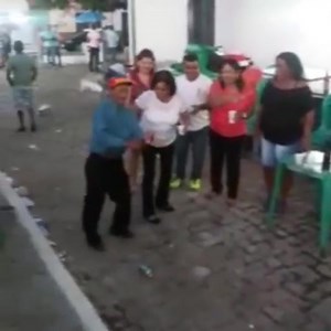 513K views · 1.9K reactions | QUANDO TOCA BATIDA LOUCA, "NOIS" FICA ASSIM!!!  . . . . #forró #sertanejo #music #musica #dança #followforfollowback #caipira | Live Dos Brutos | Facebook