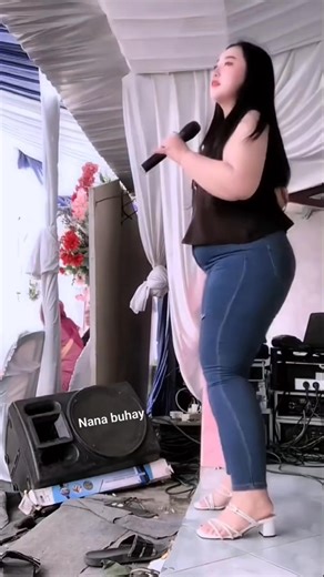 9.6K views · 140 reactions | Goyang enak enak di atas panggung #fyp | Nana Buhay | Facebook