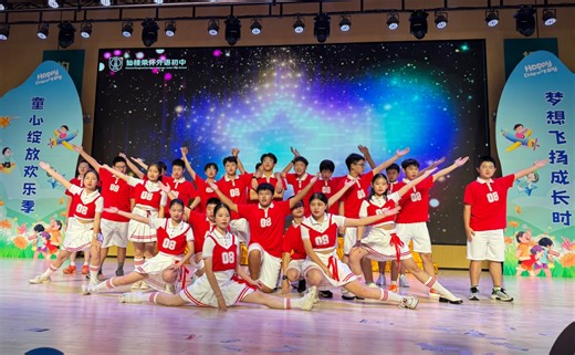 歌舞青春，We're all in this together.英语节班级舞蹈表演。学习借鉴＋自创，舞蹈零基础孩子们能跳成这样真的很不错啦~