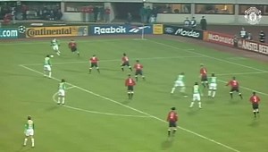 Peter Schmeichel🇩🇰 and some of his best saves | Football photos and video