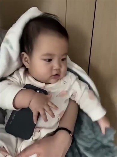 New viral baby using phone video🤣😅.#baby #viral #trending #shorts.