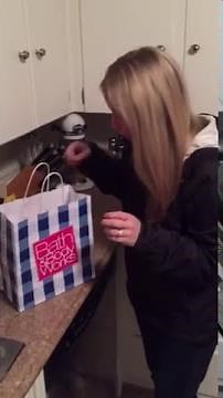 How to open a bath and body works hand soap